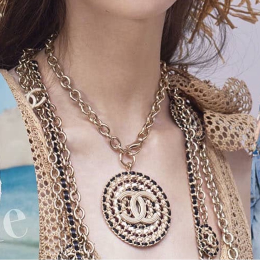 🌟Super RARE🌟Runway Chanel necklace